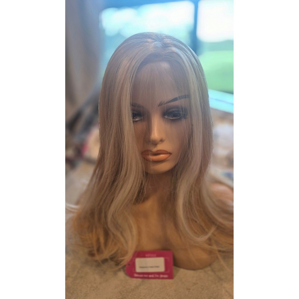 Chelsey Smith Strawberry Fields Petite Lace Front Wig Blonde Mix Synthetic - Picture 2 of 13
